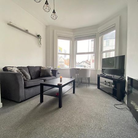Cheap & Cheerful Apartment Near Bangor Marina Esterno foto